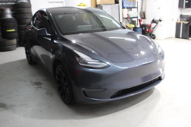 Tesla Model Y 2021 - Thumbnail 4
