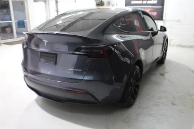 Tesla Model Y 2021 - Thumbnail 5