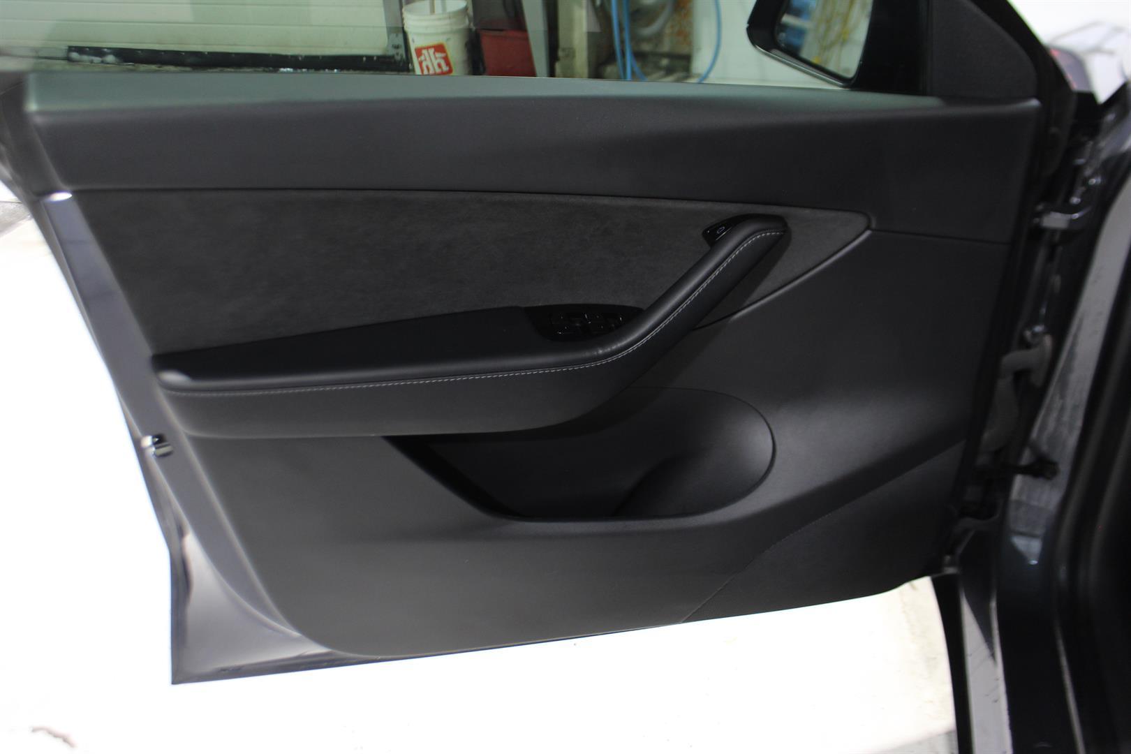 Tesla Model Y 2021 - Image 8