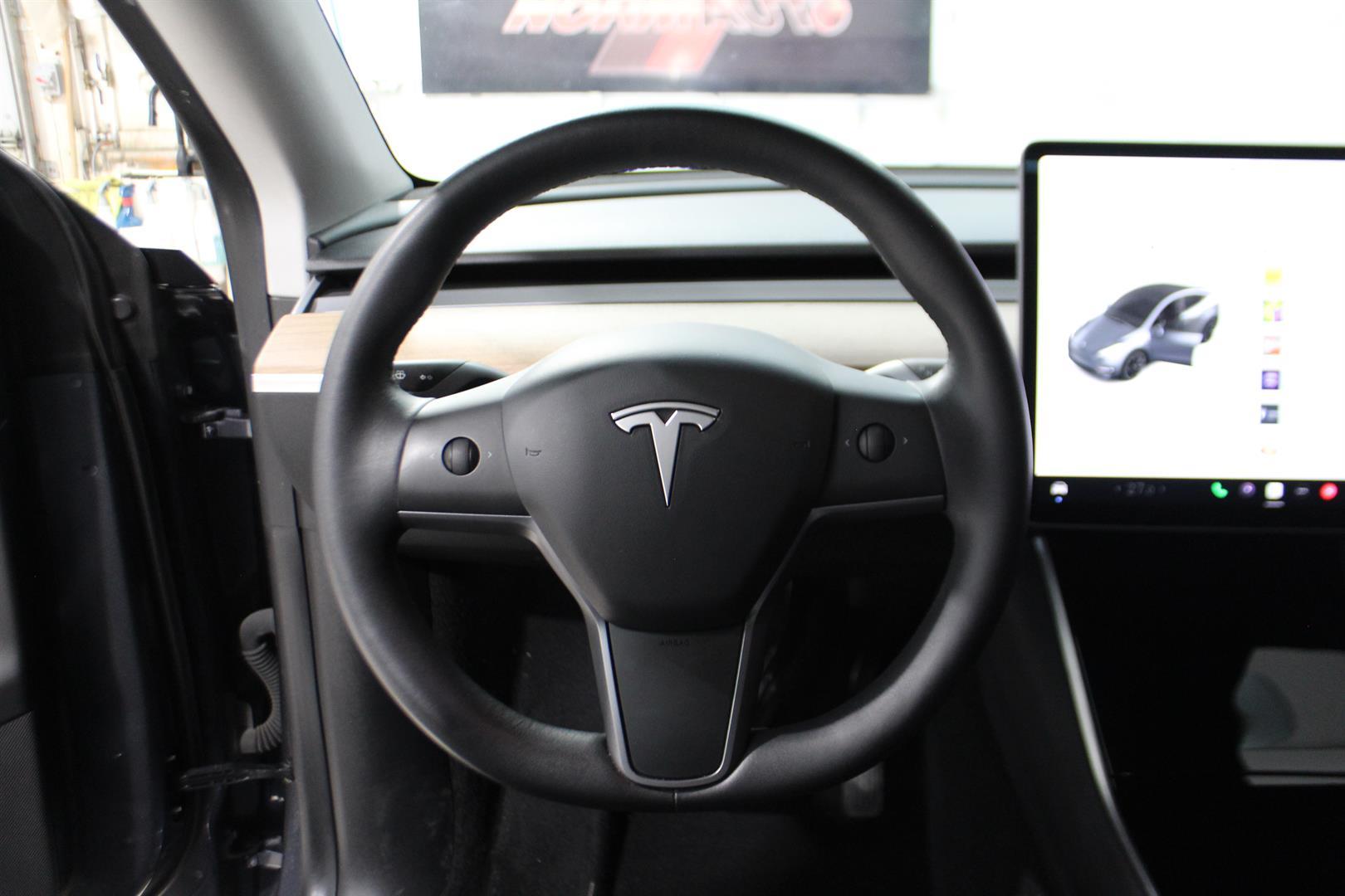 Tesla Model Y 2021 - Image 13