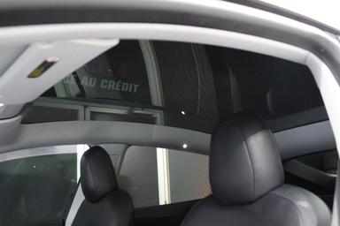 Tesla Model Y 2021 - Thumbnail 12