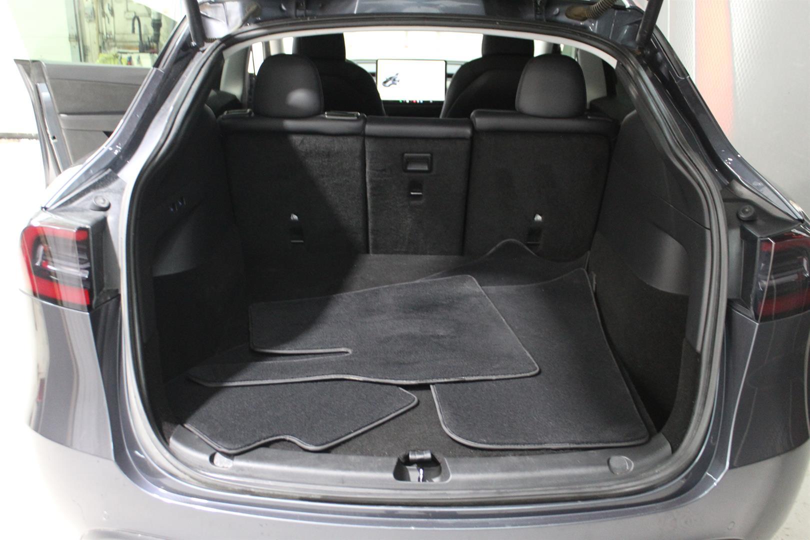 Tesla Model Y 2021 - Image 19