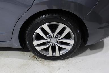 Hyundai Elantra 2019 - Thumbnail 8