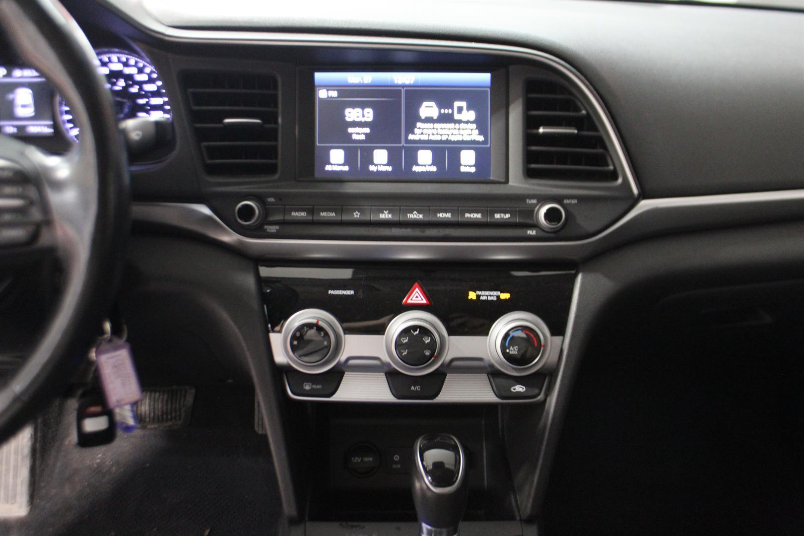 Hyundai Elantra 2019 - Image 17