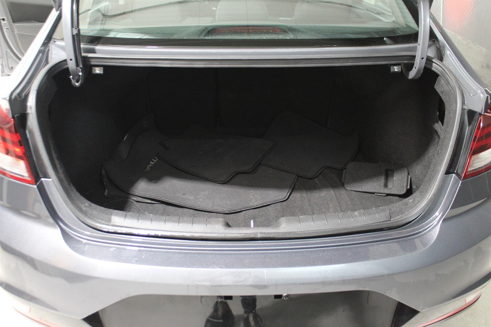 Hyundai Elantra 2019 - Image 27