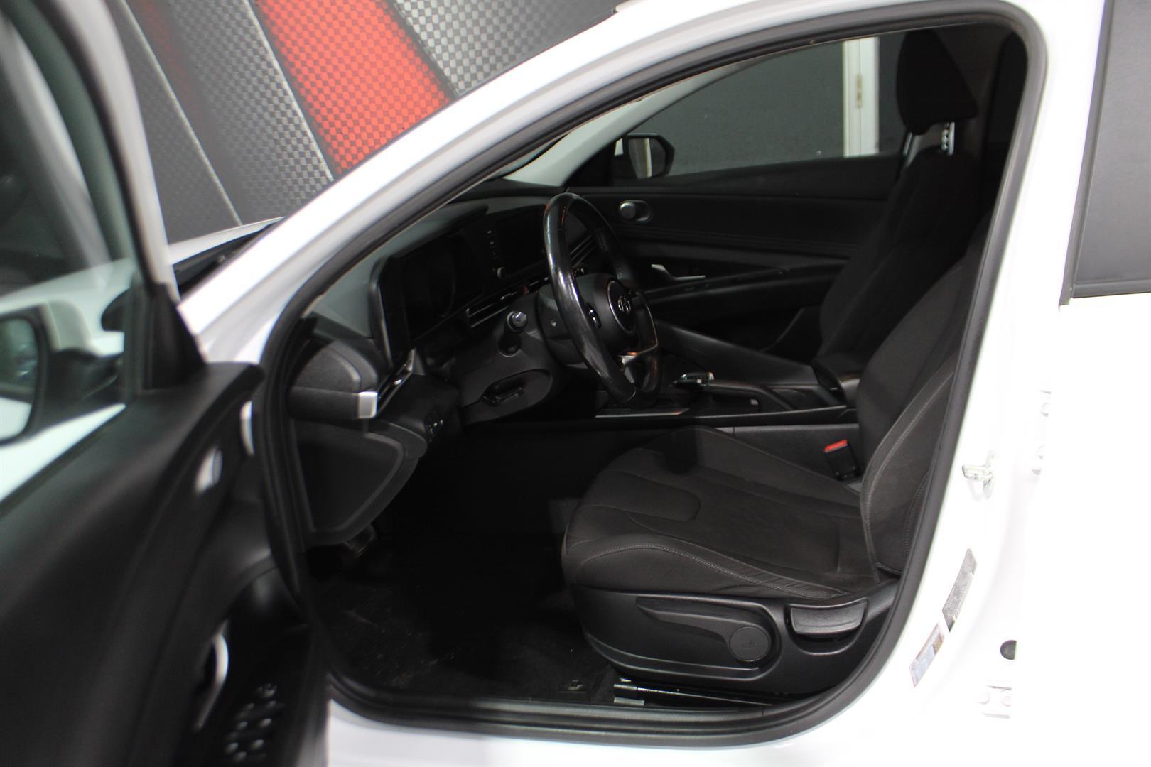 Hyundai Elantra 2021 - Image 9