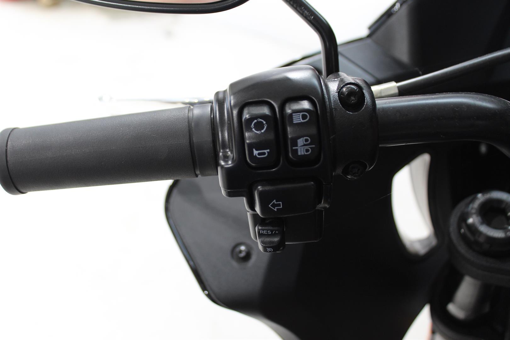 Harley Davidson FXST 2024 - Image 8