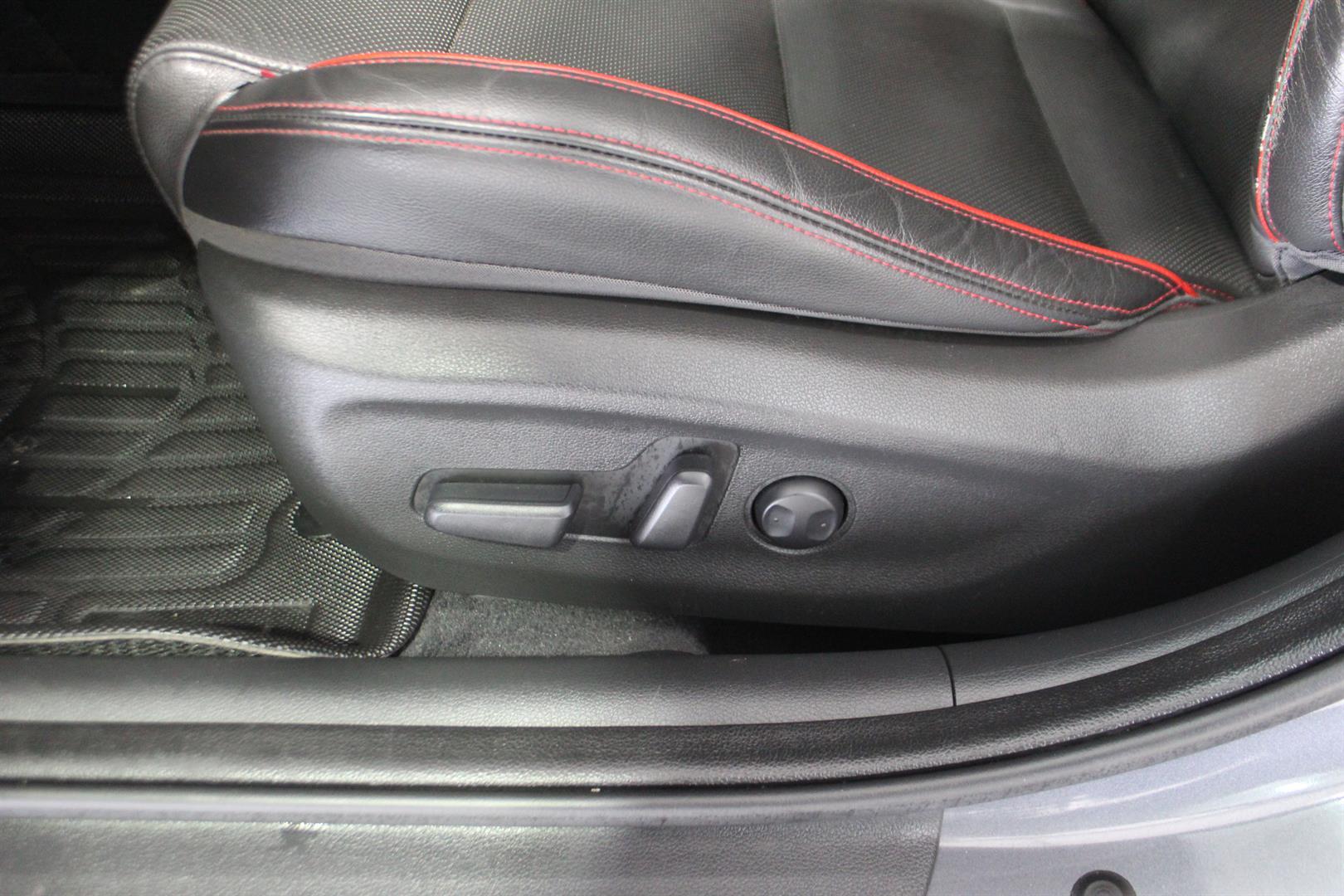 Hyundai Elantra Gt 2018 - Image 12