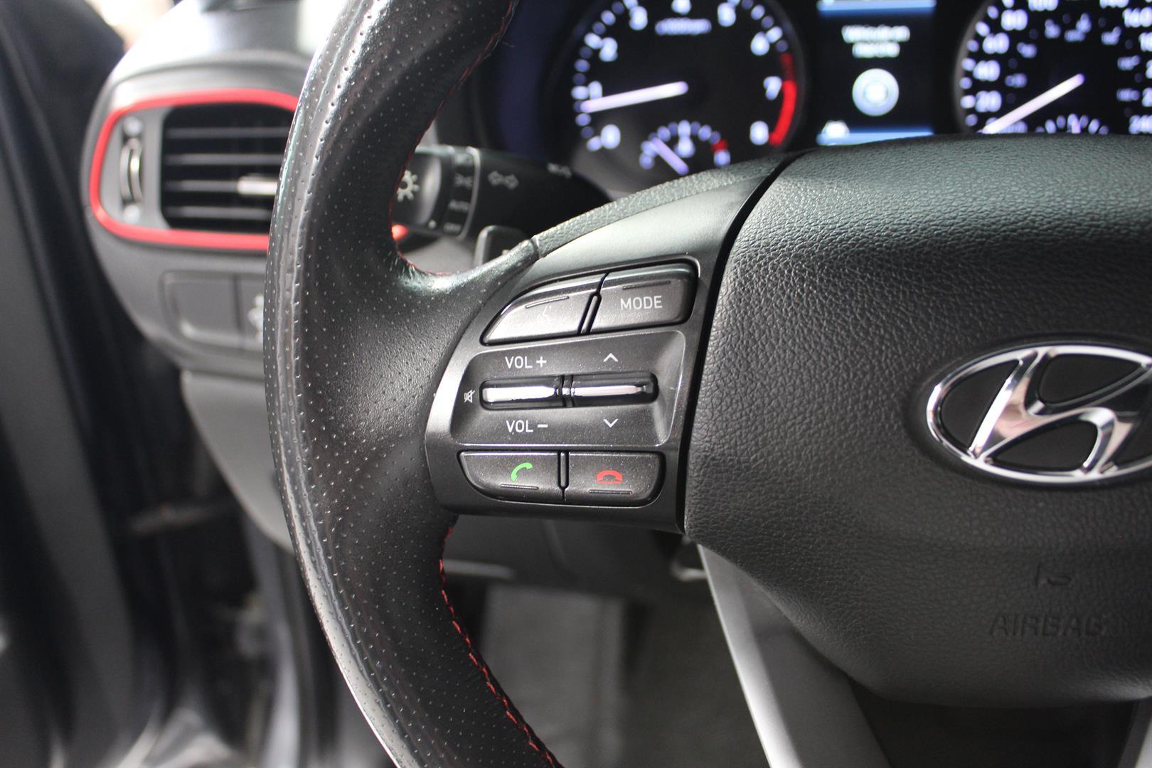 Hyundai Elantra Gt 2018 - Image 17