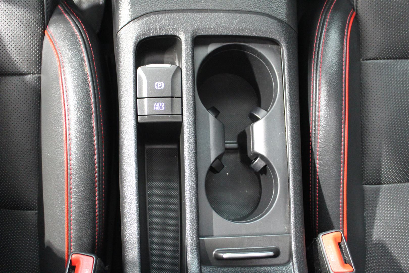 Hyundai Elantra Gt 2018 - Image 28