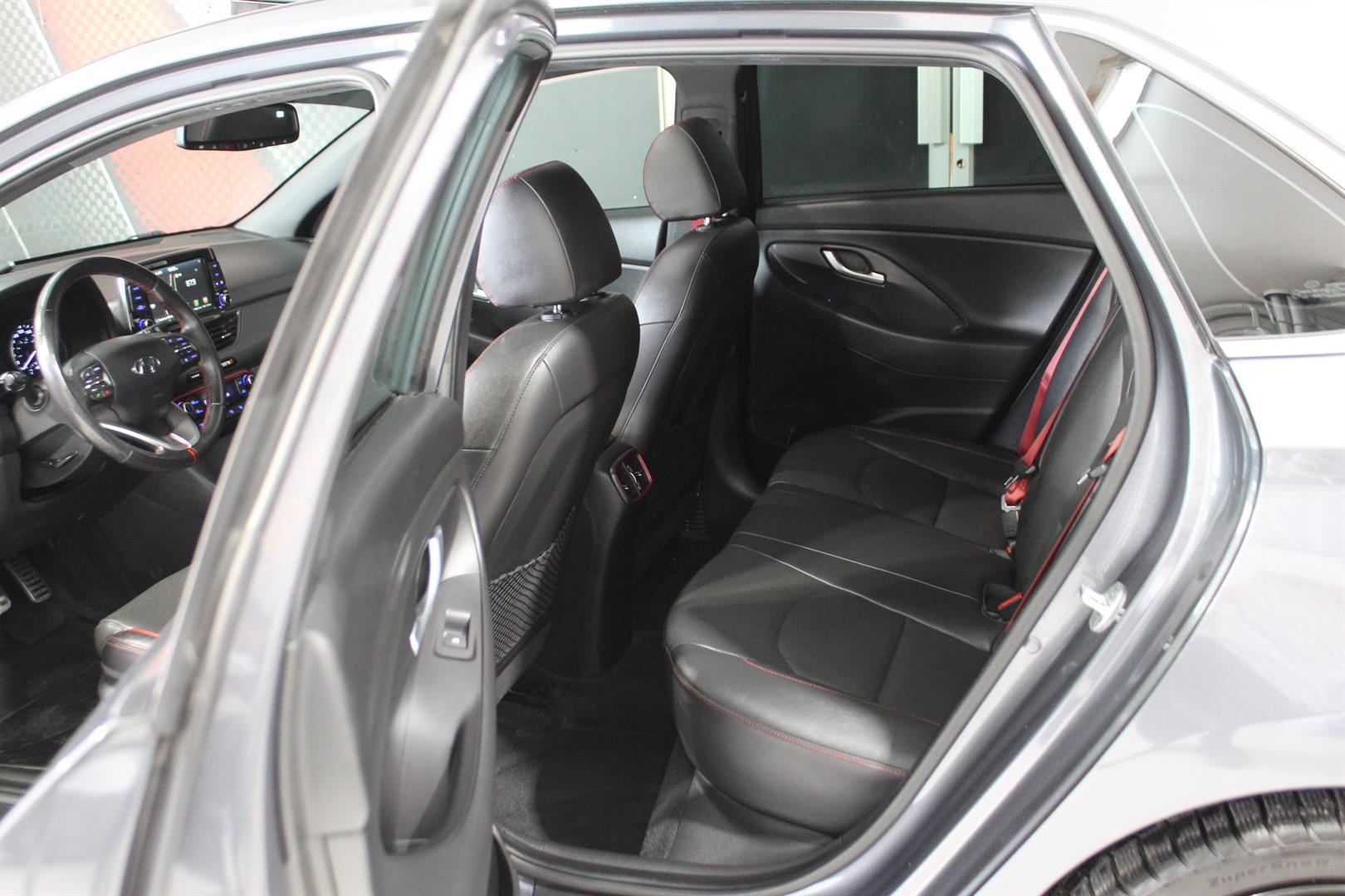 Hyundai Elantra Gt 2018 - Image 29