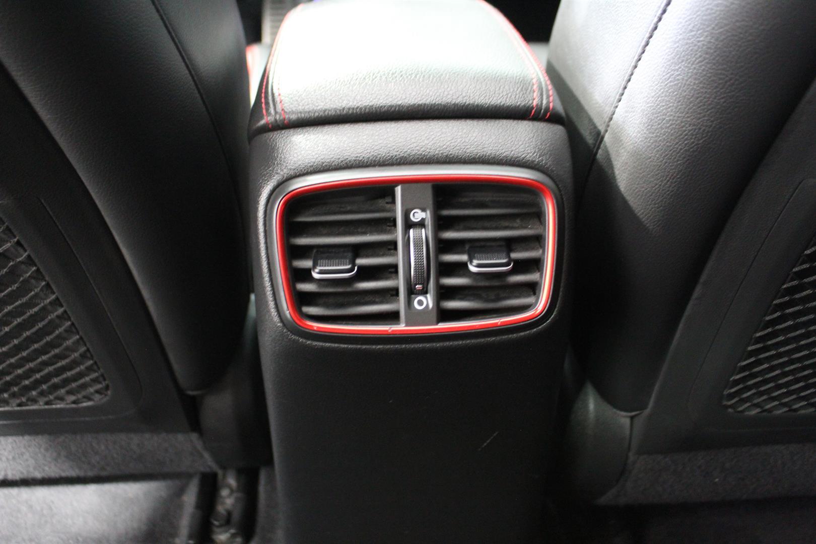 Hyundai Elantra Gt 2018 - Image 30