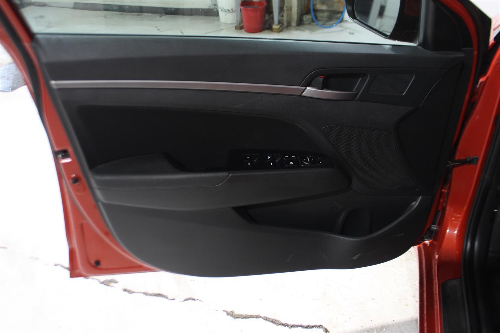 Hyundai Elantra 2018 - Image 10