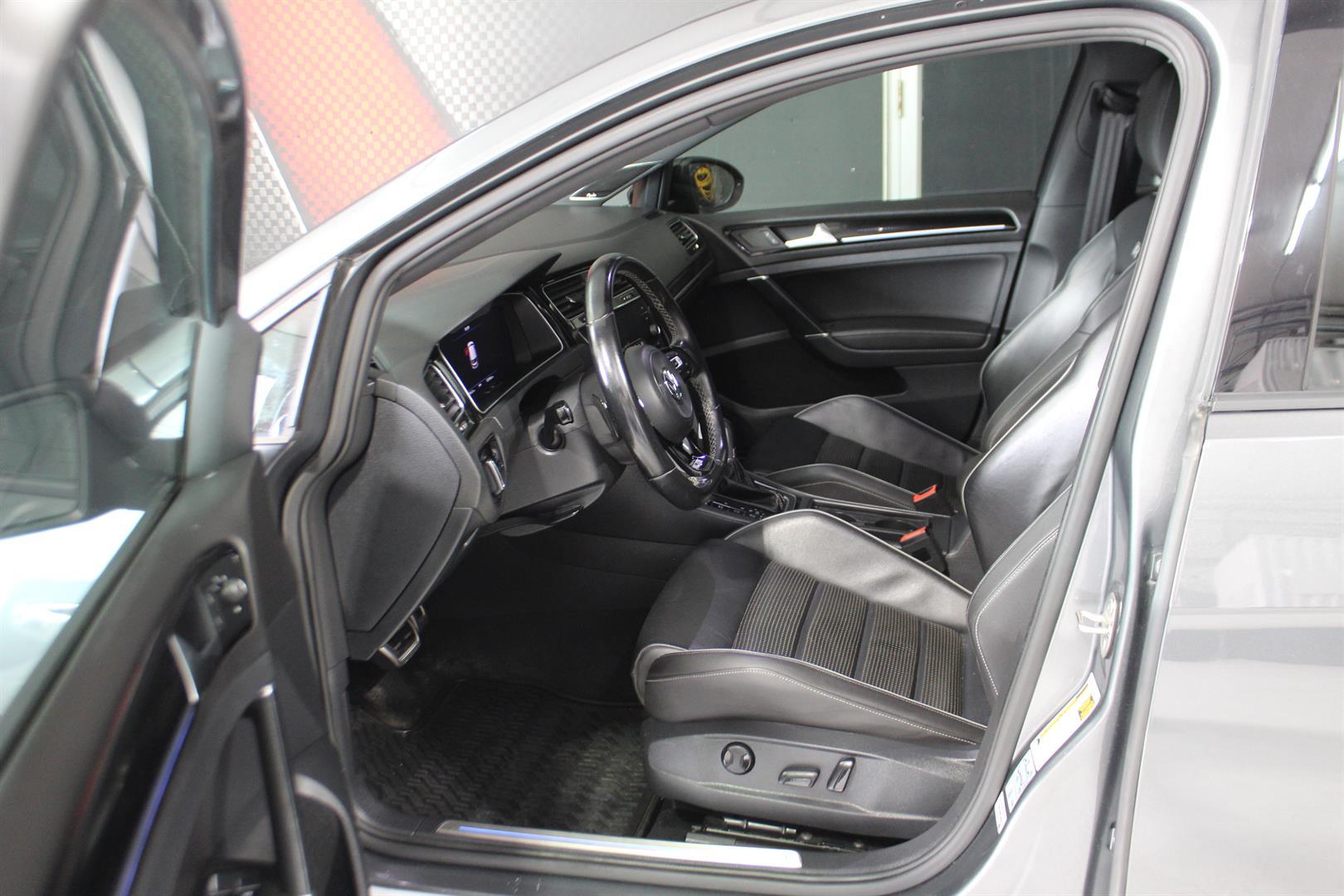 Volkswagen Golf R 2018 - Image 8