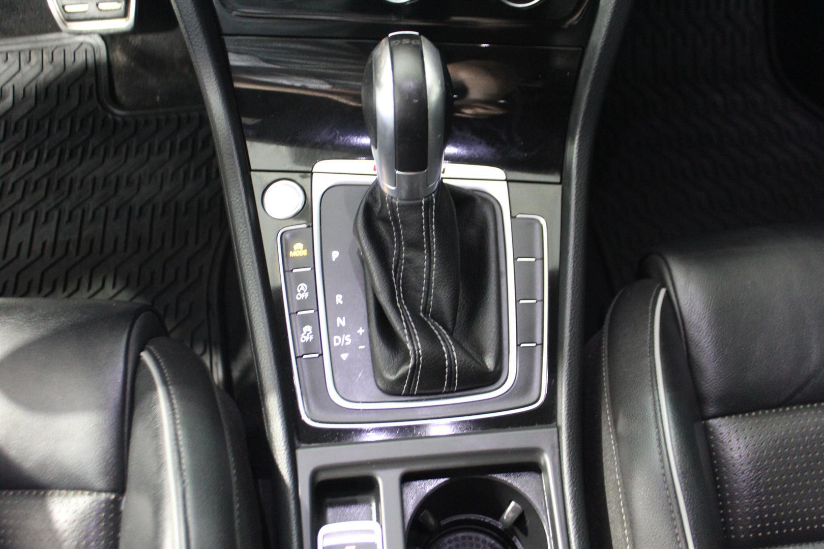 Volkswagen Golf R 2018 - Image 20