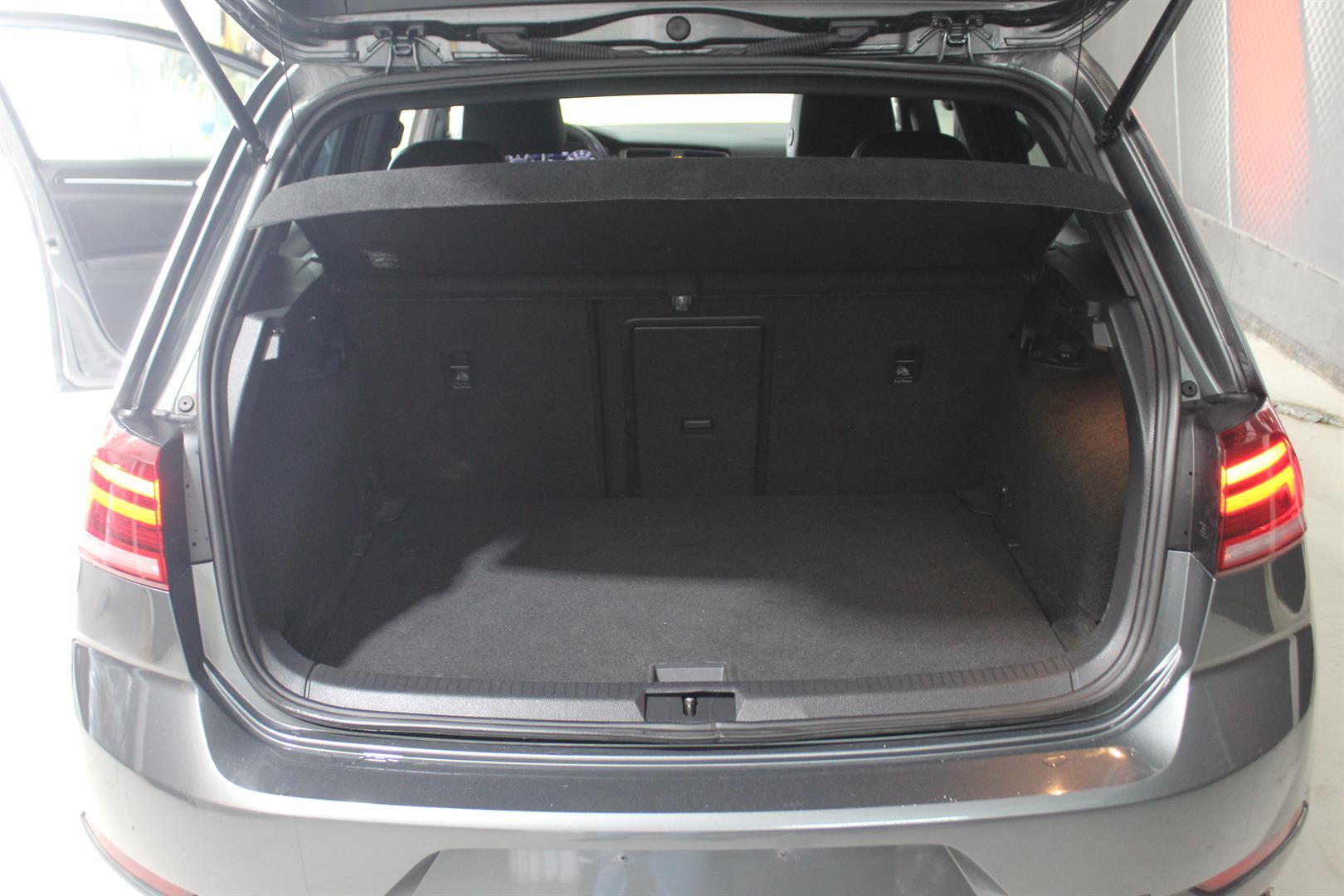 Volkswagen Golf R 2018 - Image 24