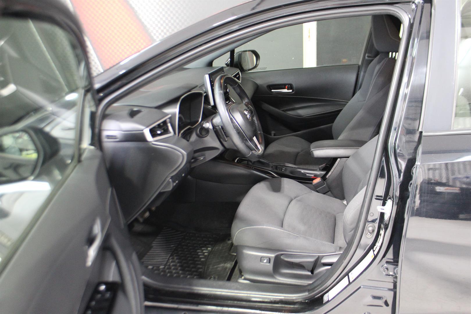 Toyota Corolla Hatchback 2019 - Image 11