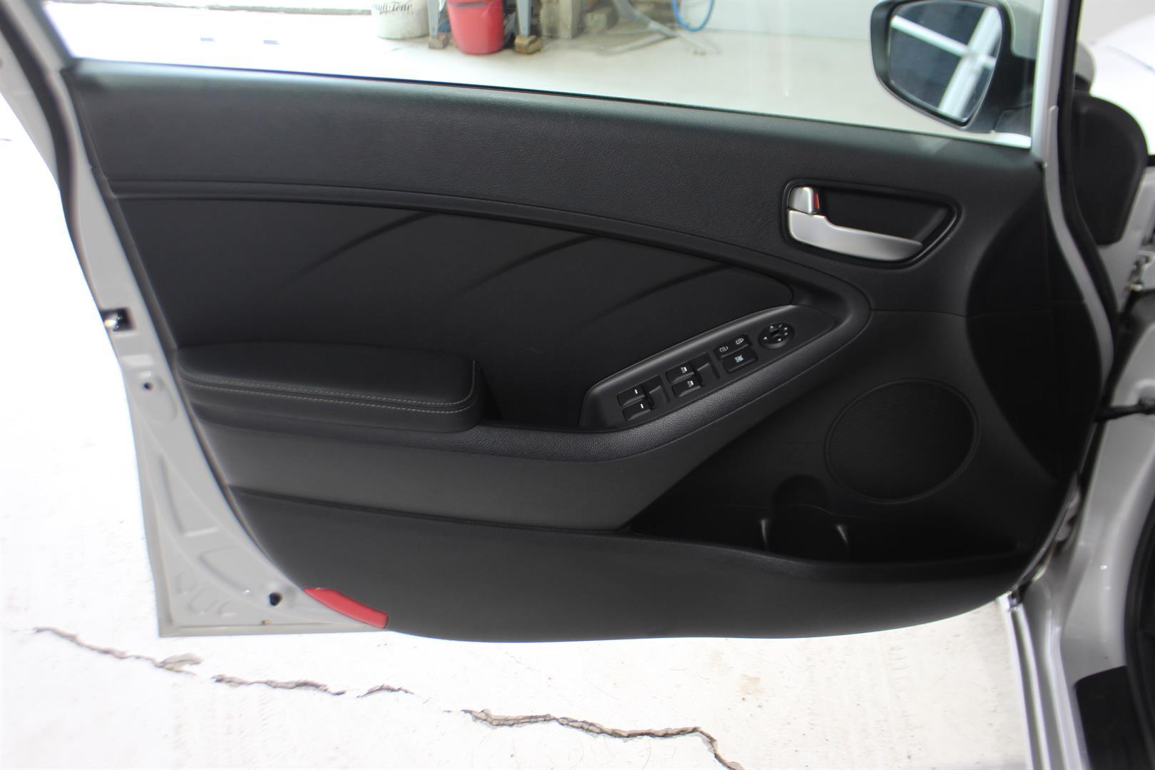 Kia Forte 2017 - Image 9