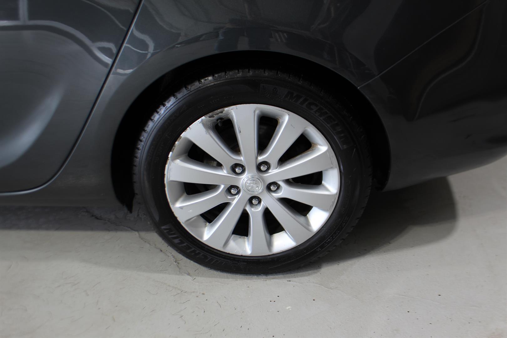 Buick Verano 2017 - Image 8