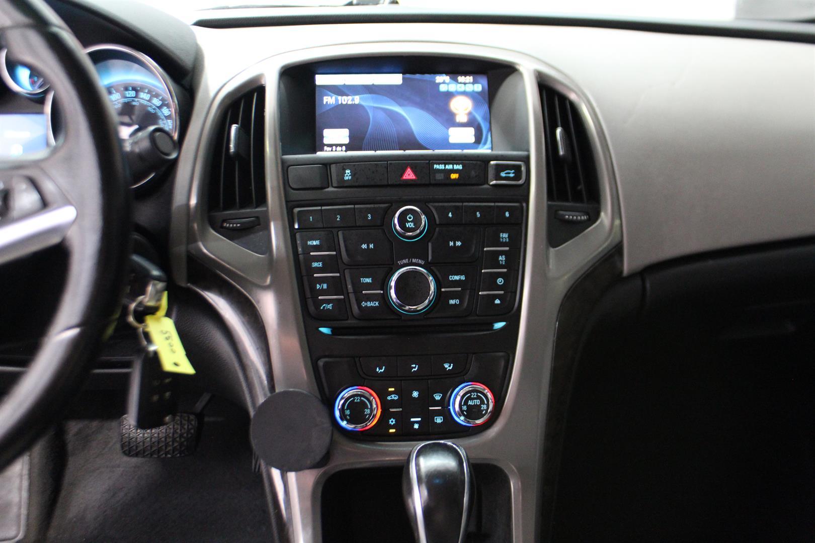 Buick Verano 2017 - Image 17