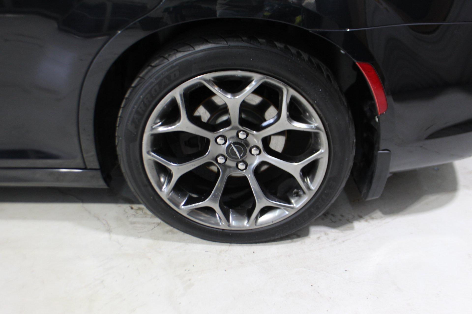 Chrysler 300 2017 - Image 8