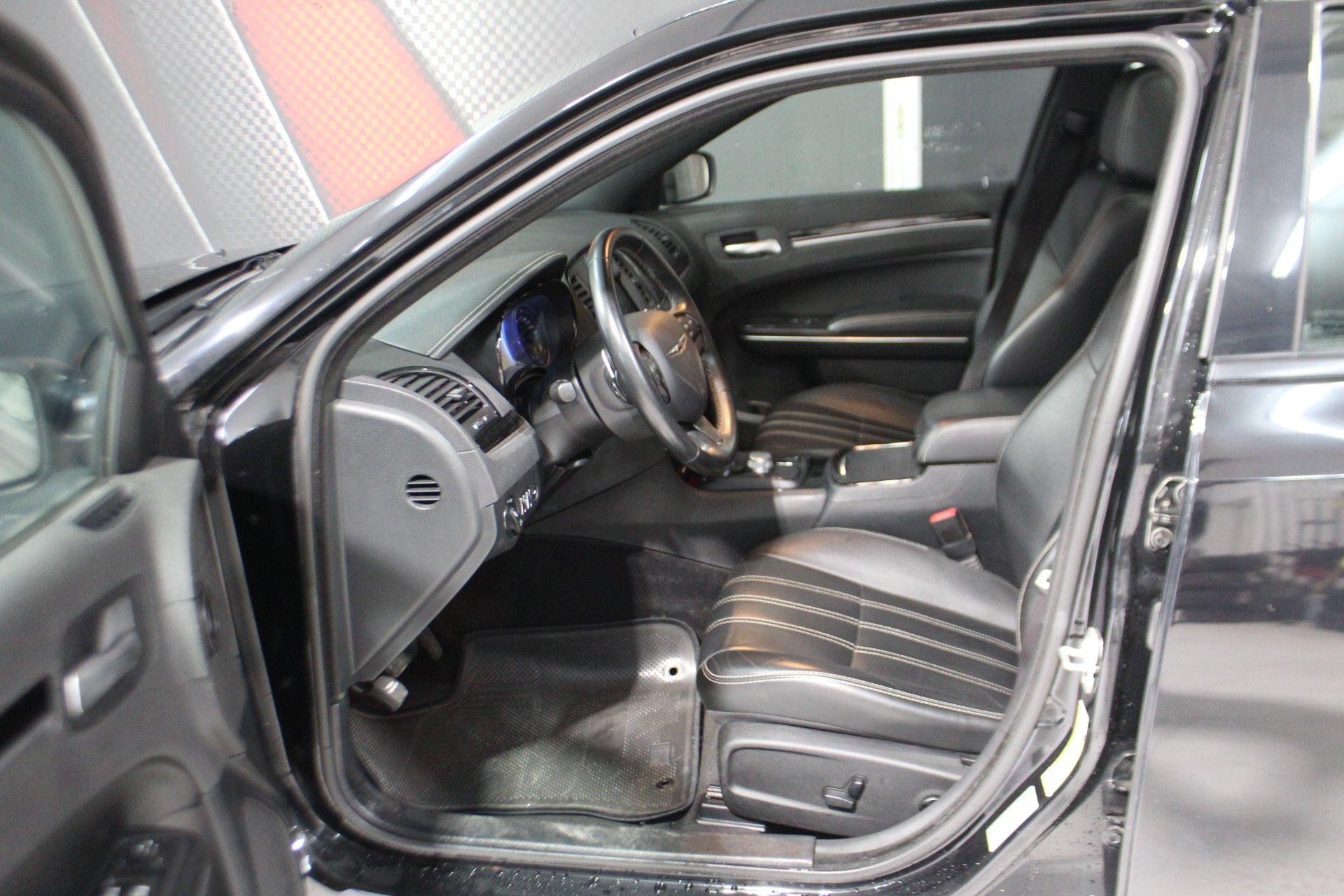 Chrysler 300 2017 - Image 10