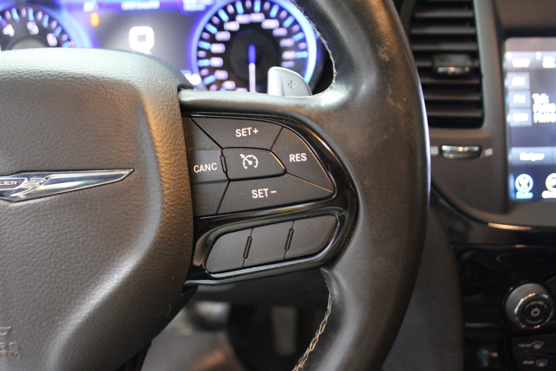 Chrysler 300 2017 - Image 16