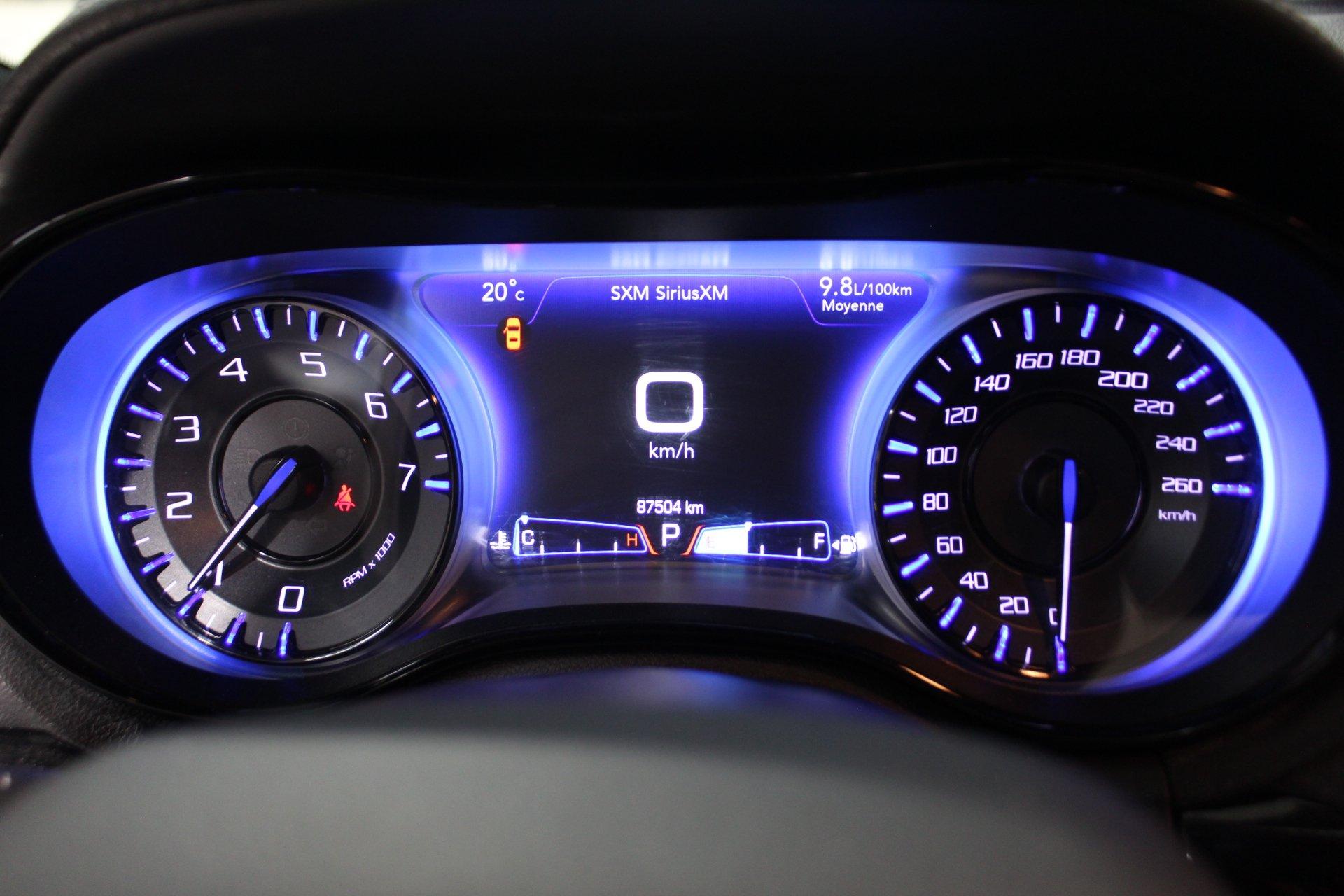 Chrysler 300 2017 - Image 17