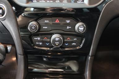 Chrysler 300 2017 - Thumbnail 23