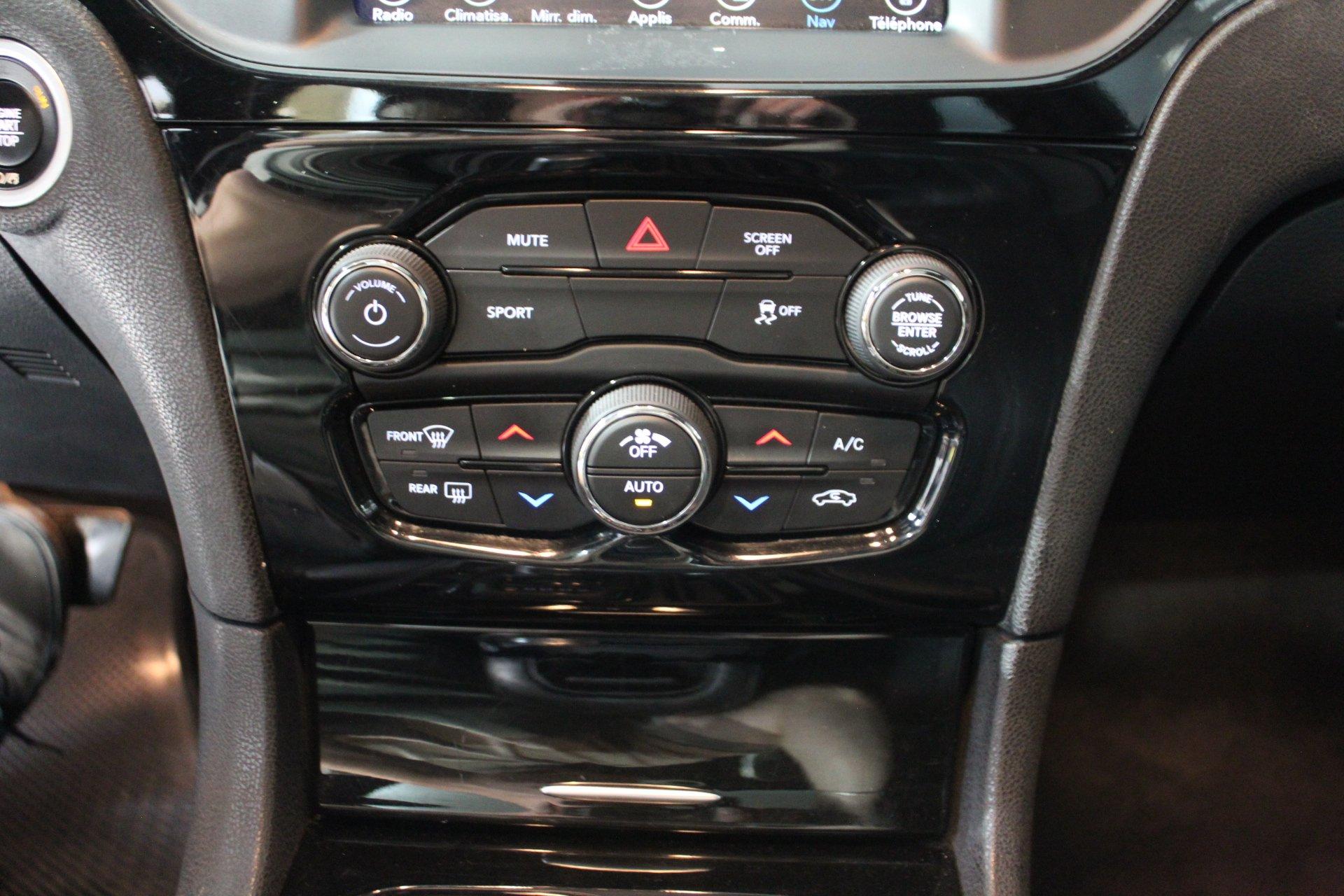 Chrysler 300 2017 - Image 23