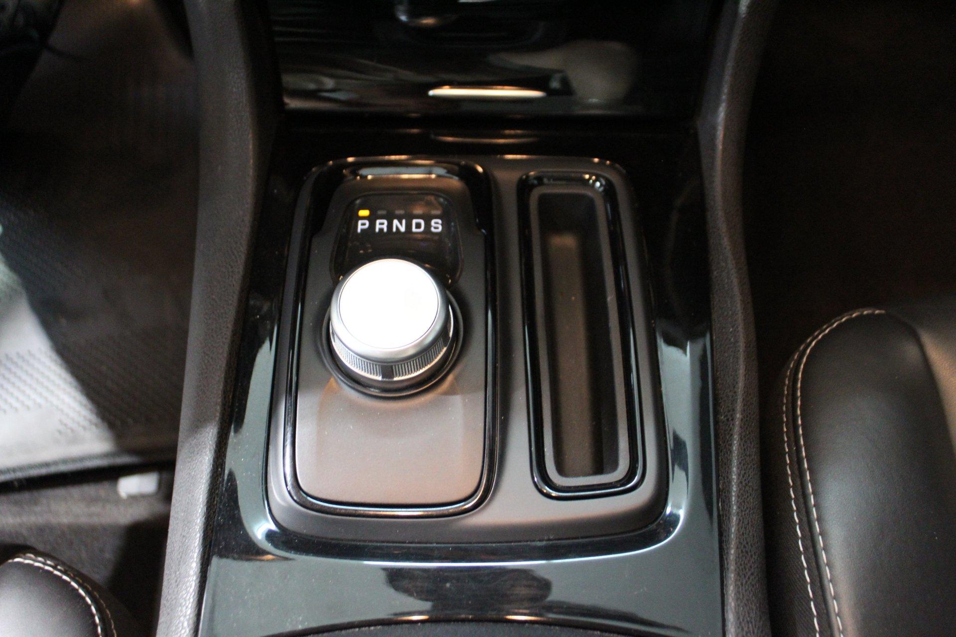 Chrysler 300 2017 - Image 24