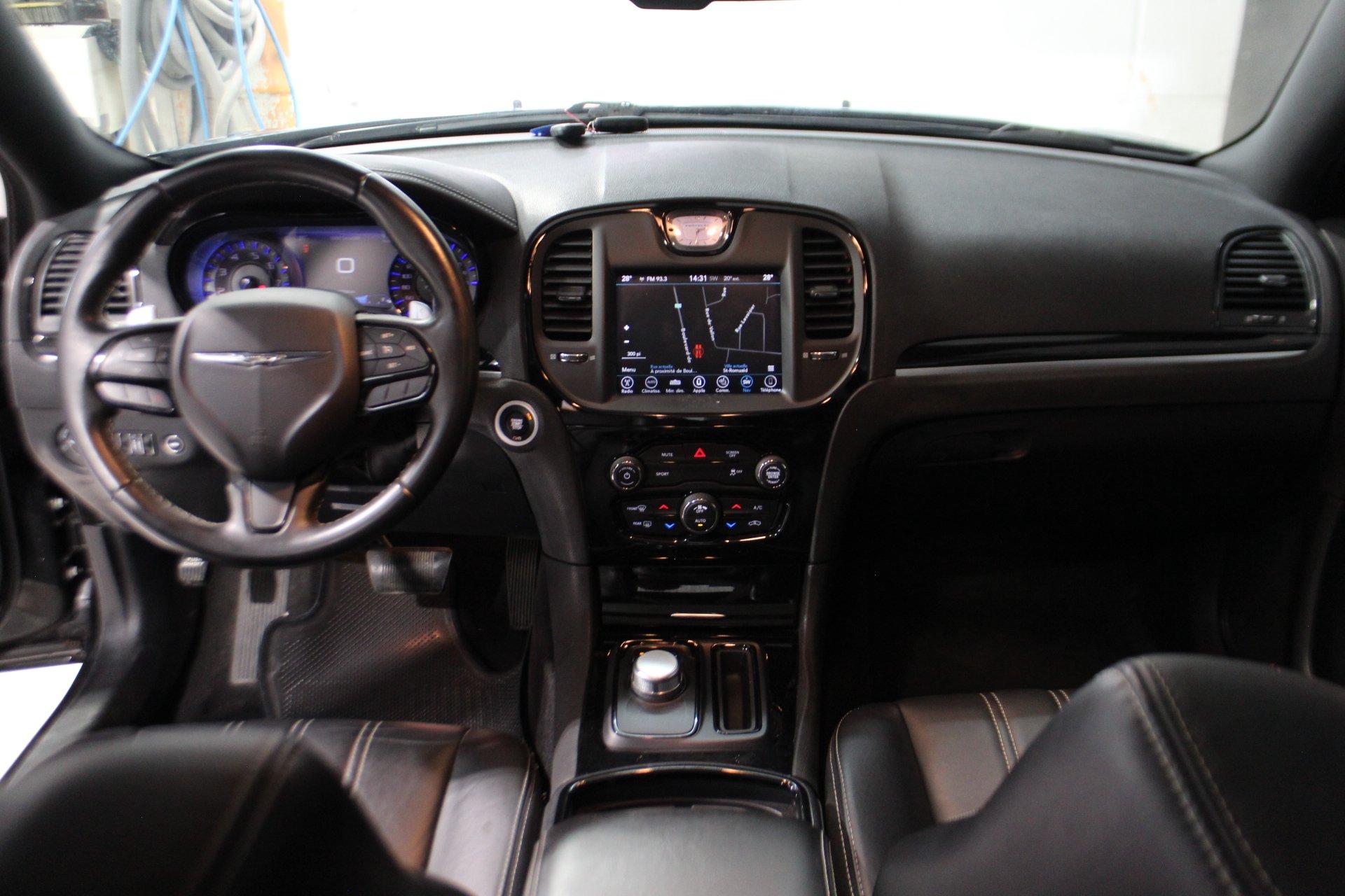 Chrysler 300 2017 - Image 12