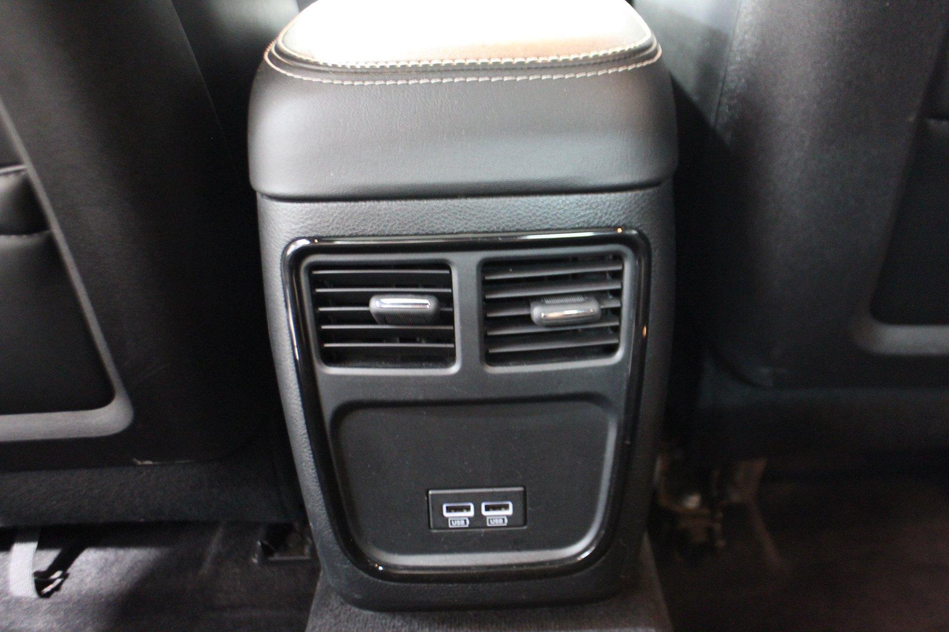 Chrysler 300 2017 - Image 26