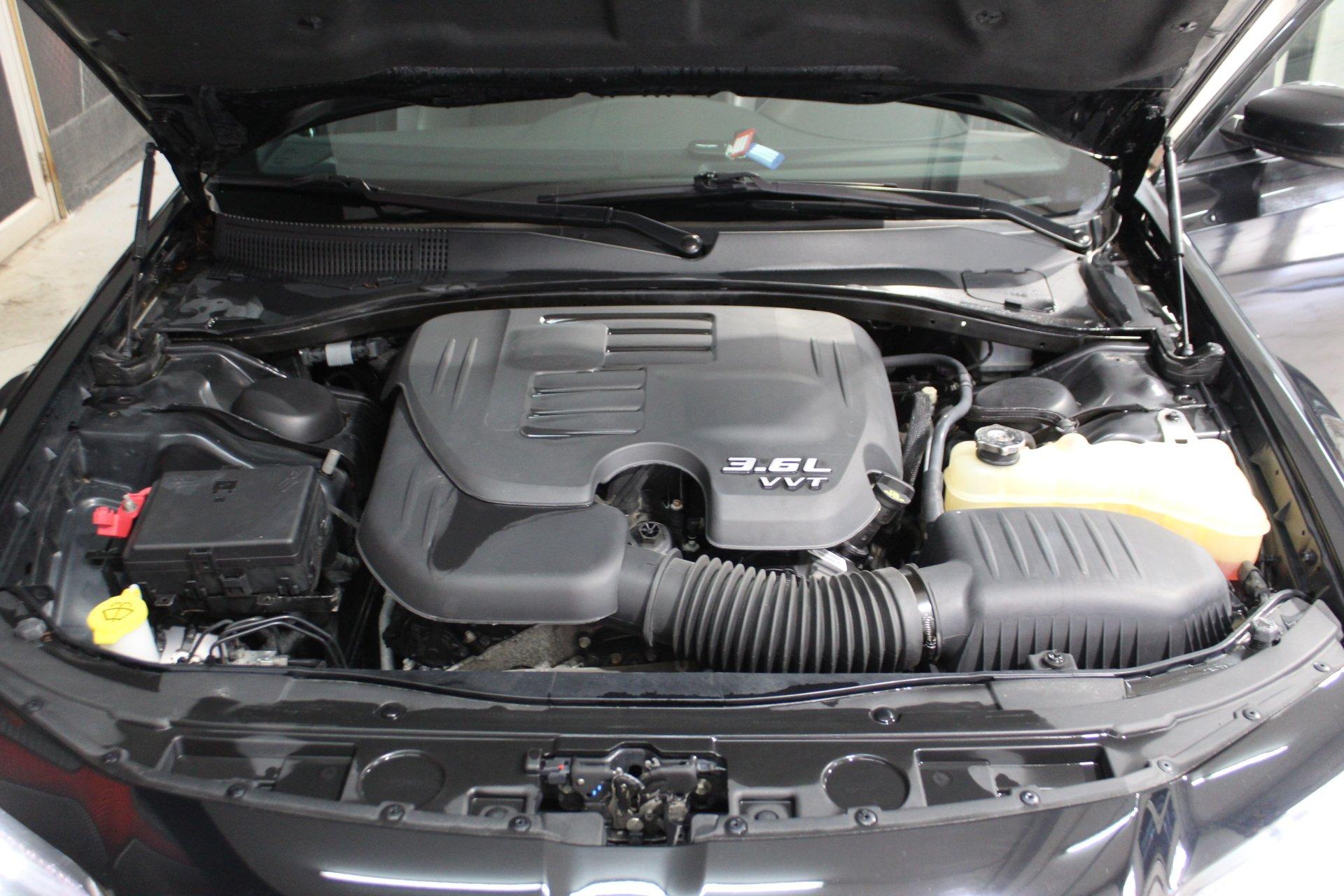 Chrysler 300 2017 - Image 29