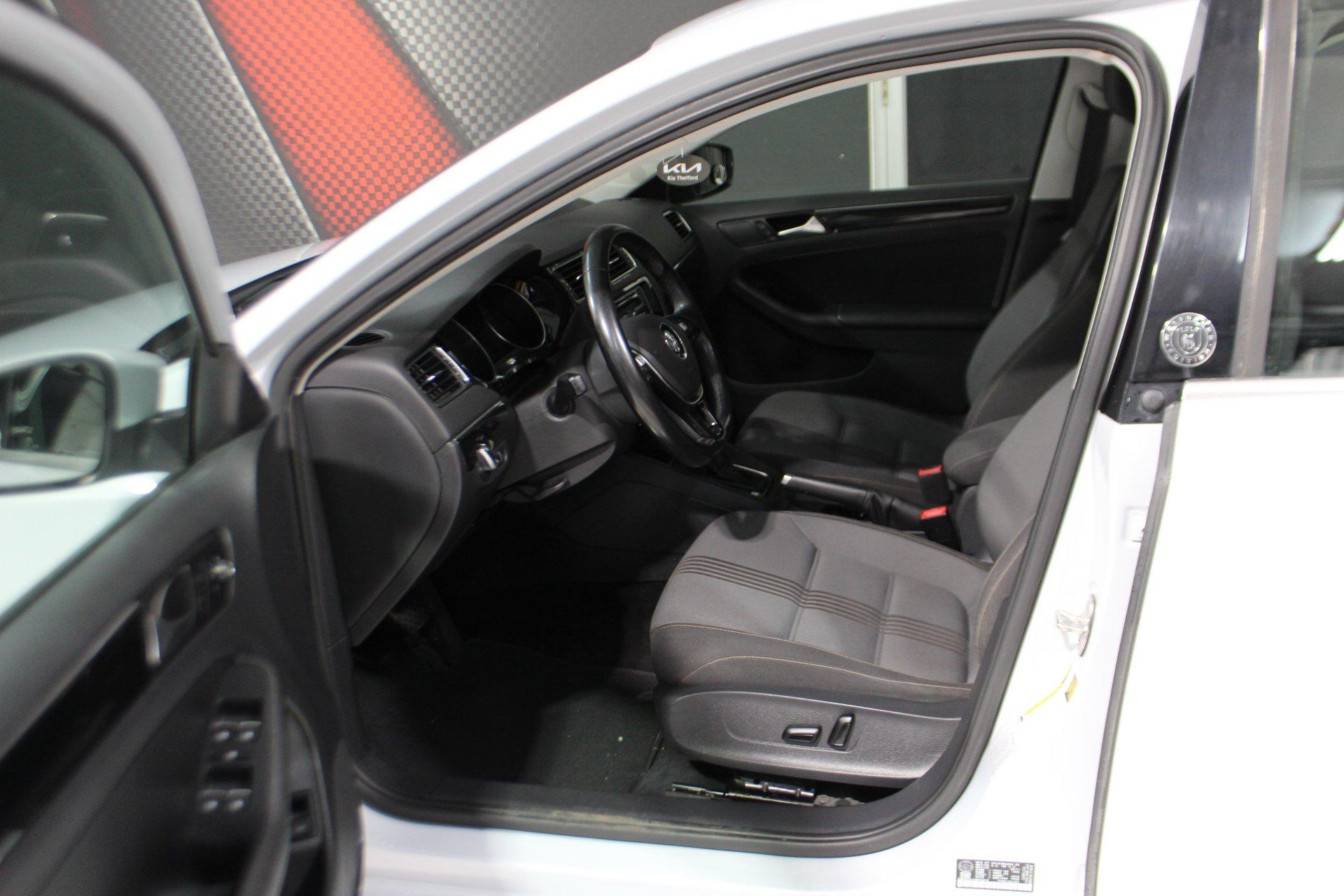 Volkswagen Jetta 2017 - Image 11