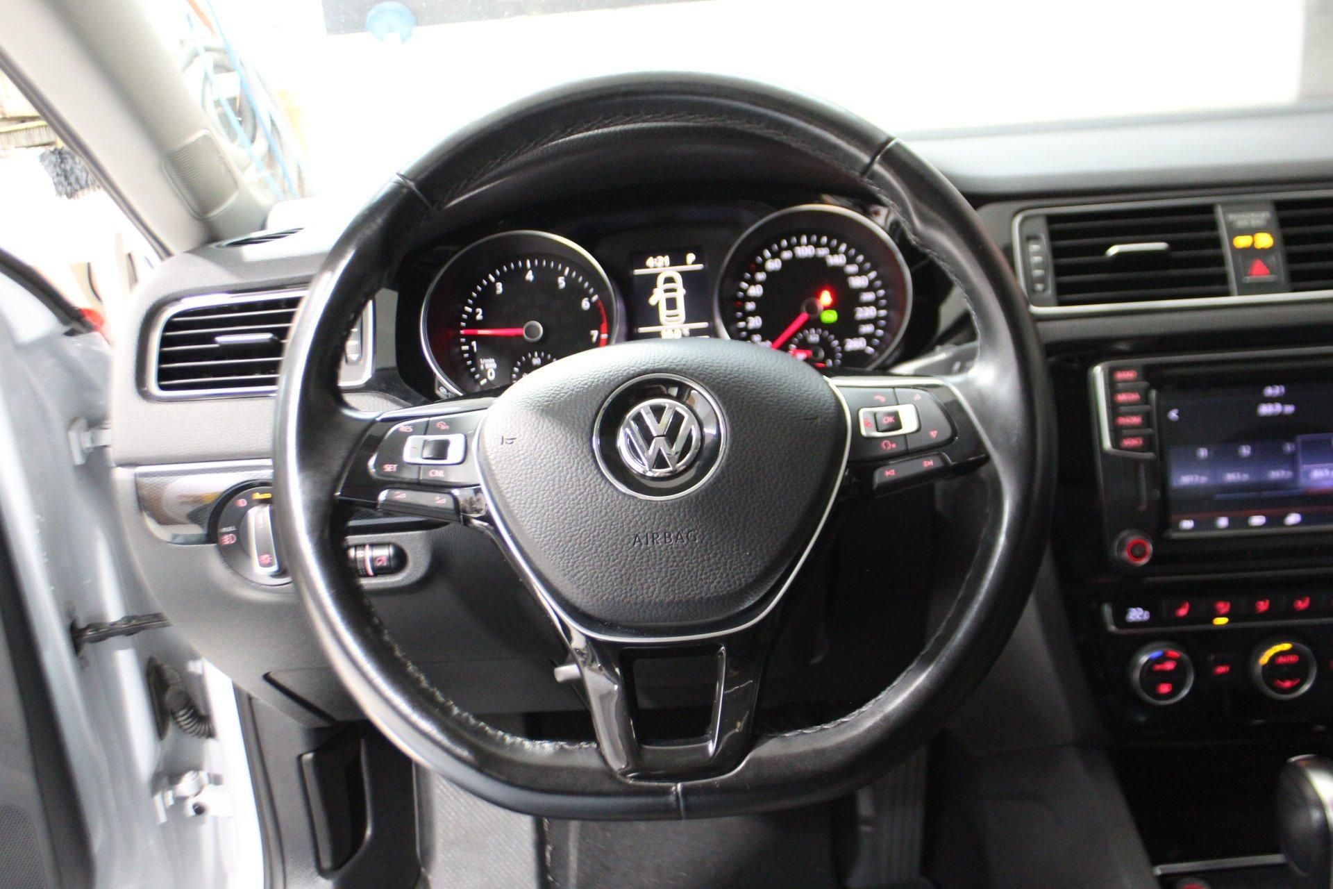 Volkswagen Jetta 2017 - Image 16