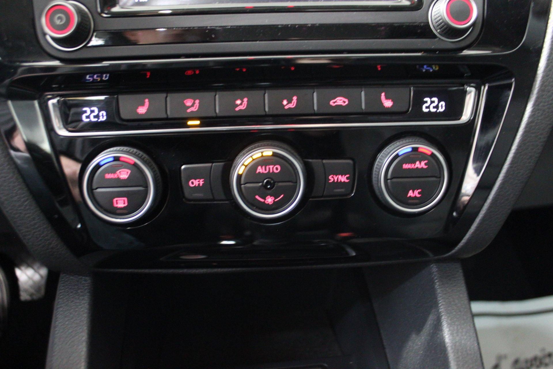 Volkswagen Jetta 2017 - Image 23