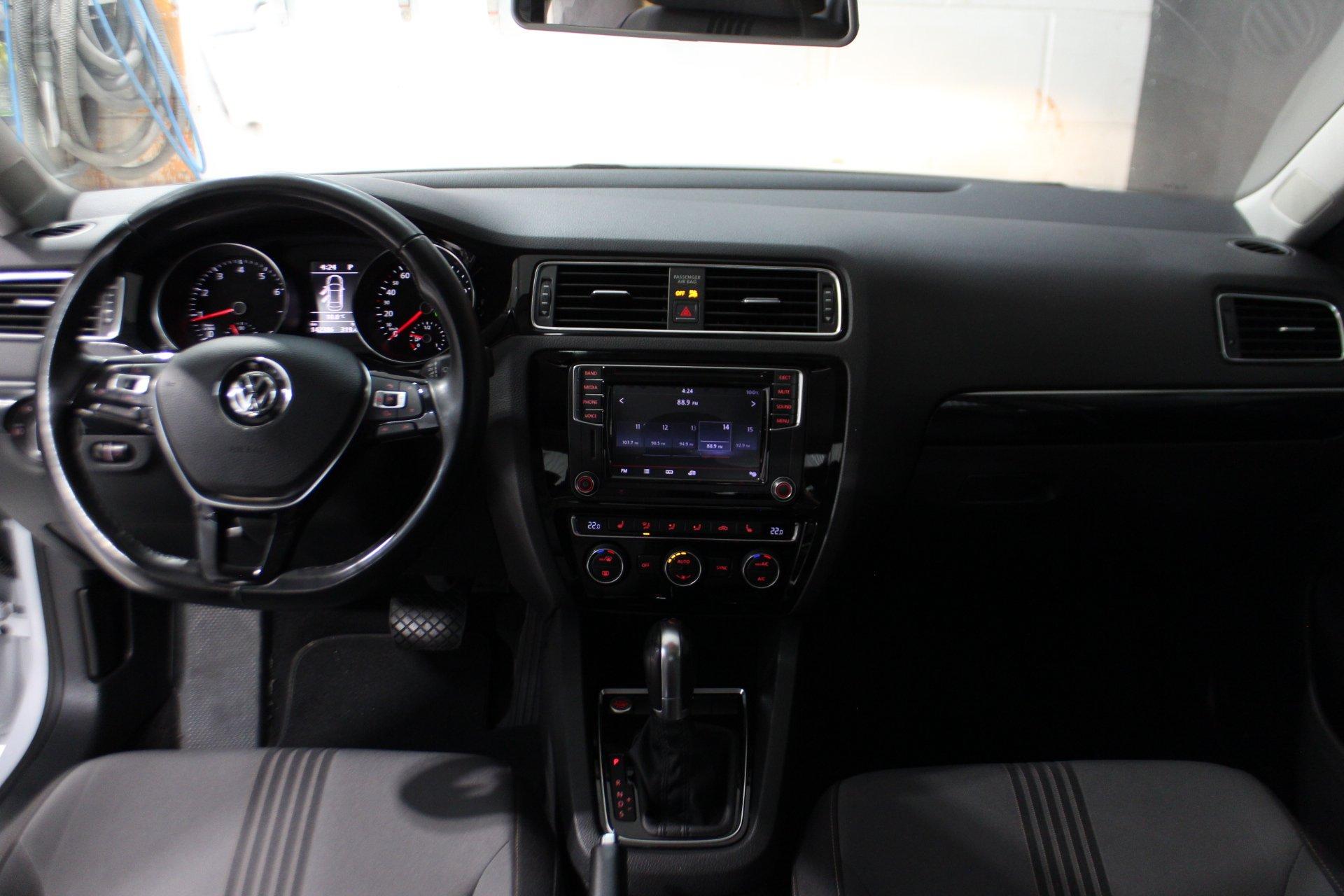 Volkswagen Jetta 2017 - Image 14