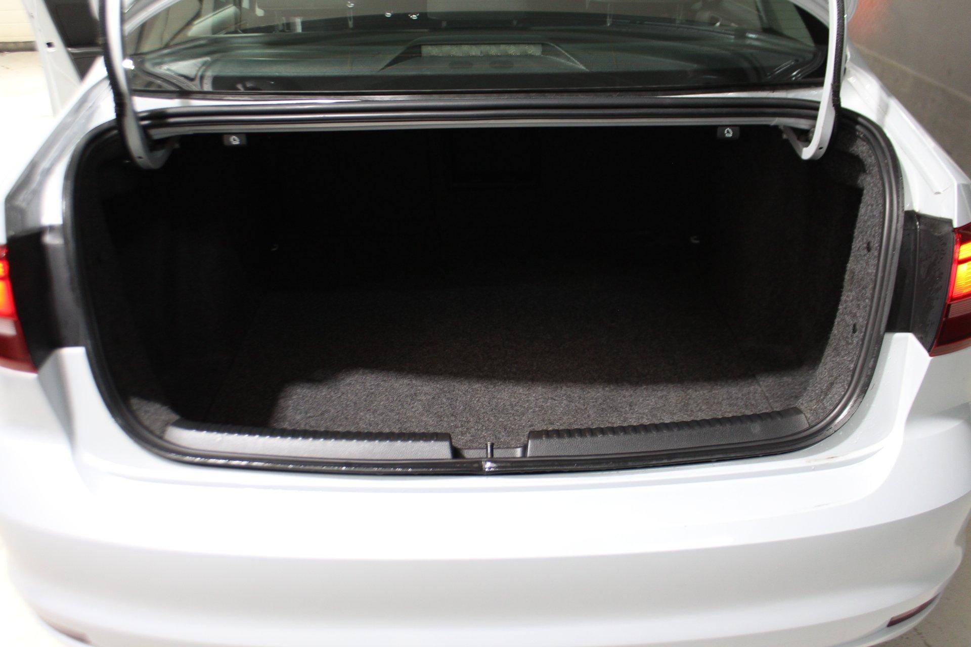 Volkswagen Jetta 2017 - Image 27