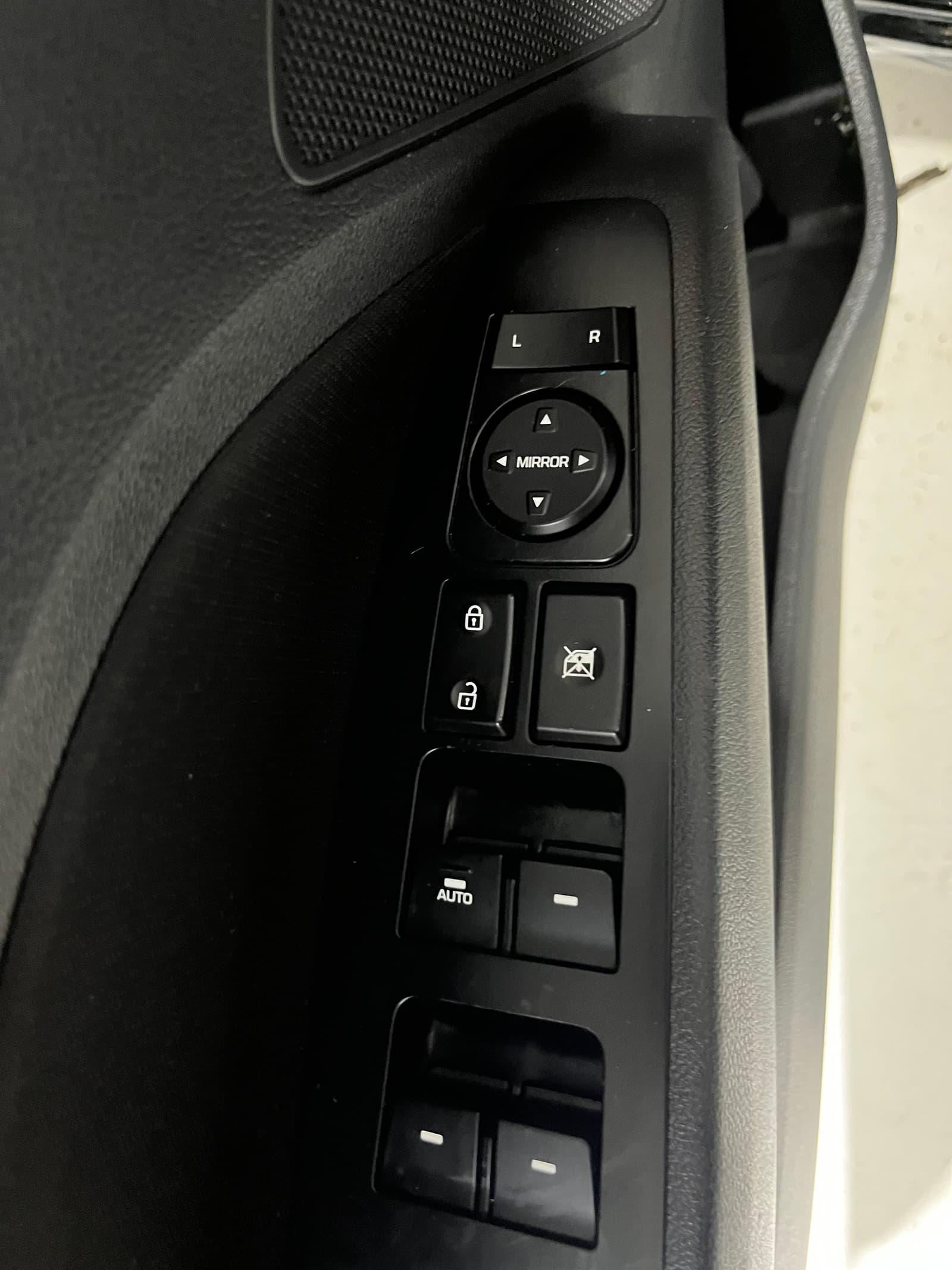 Hyundai Elantra 2020 - Image 6