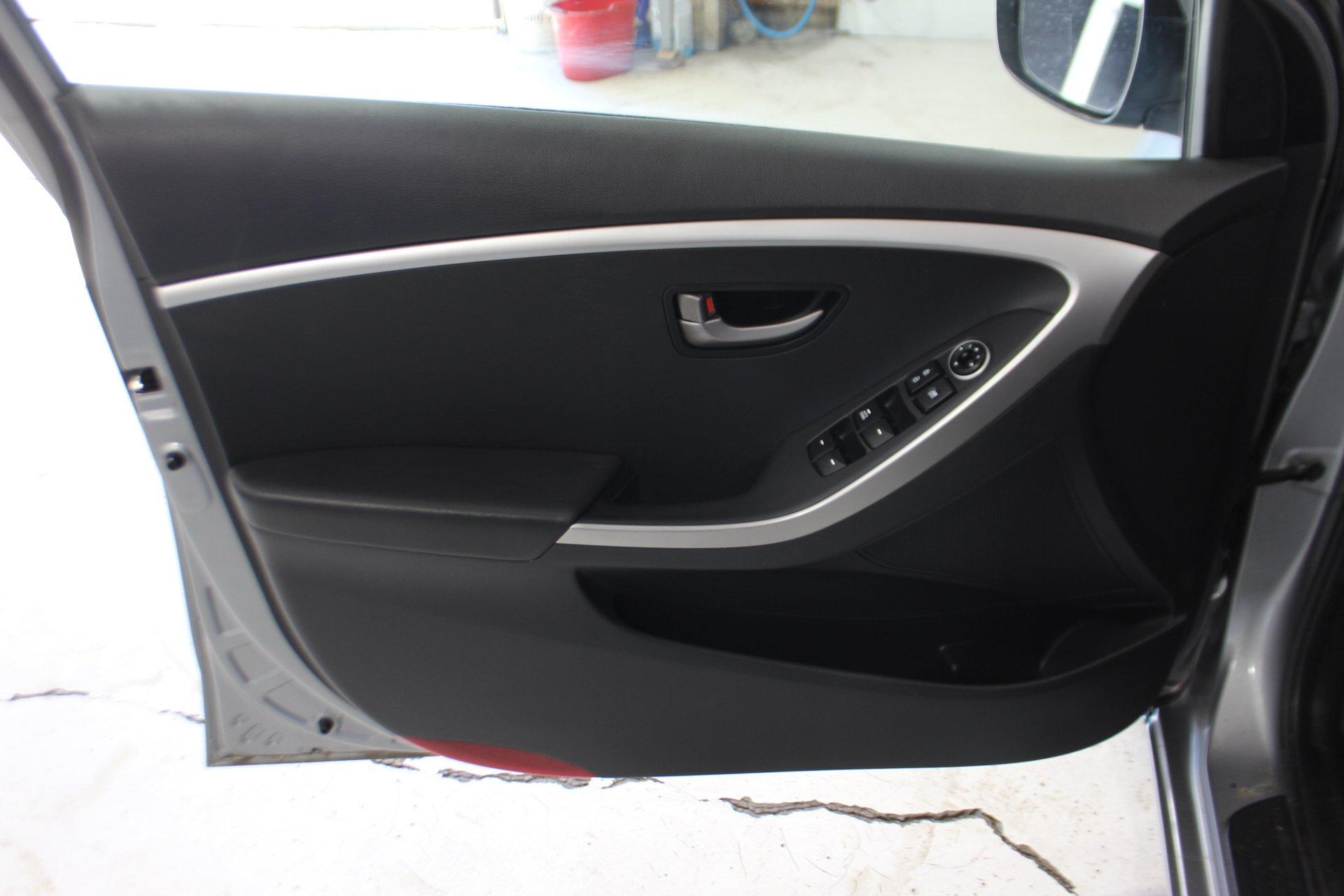 Hyundai Elantra GT 2016 - Image 9