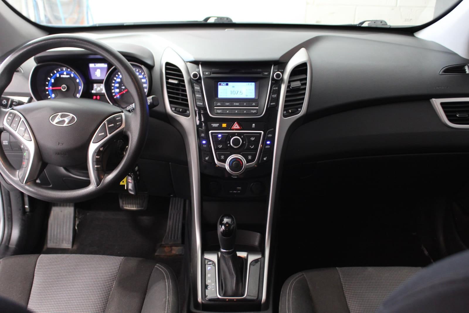 Hyundai Elantra GT 2016 - Image 12