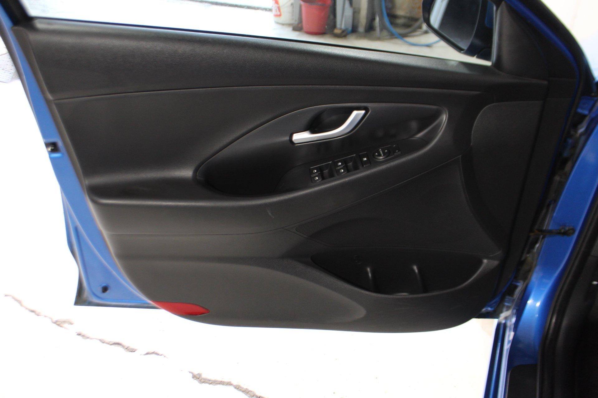 Hyundai Elantra GT 2018 - Image 9