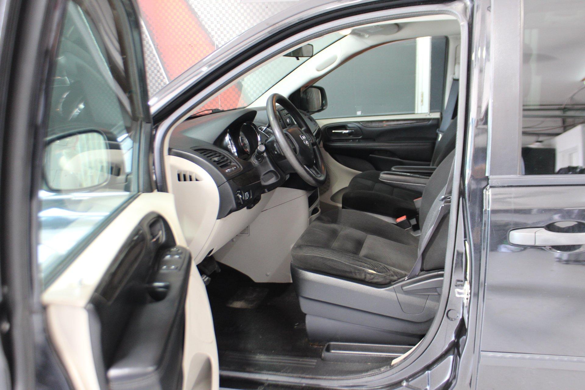 Dodge Grand Caravan 2017 - Image 10