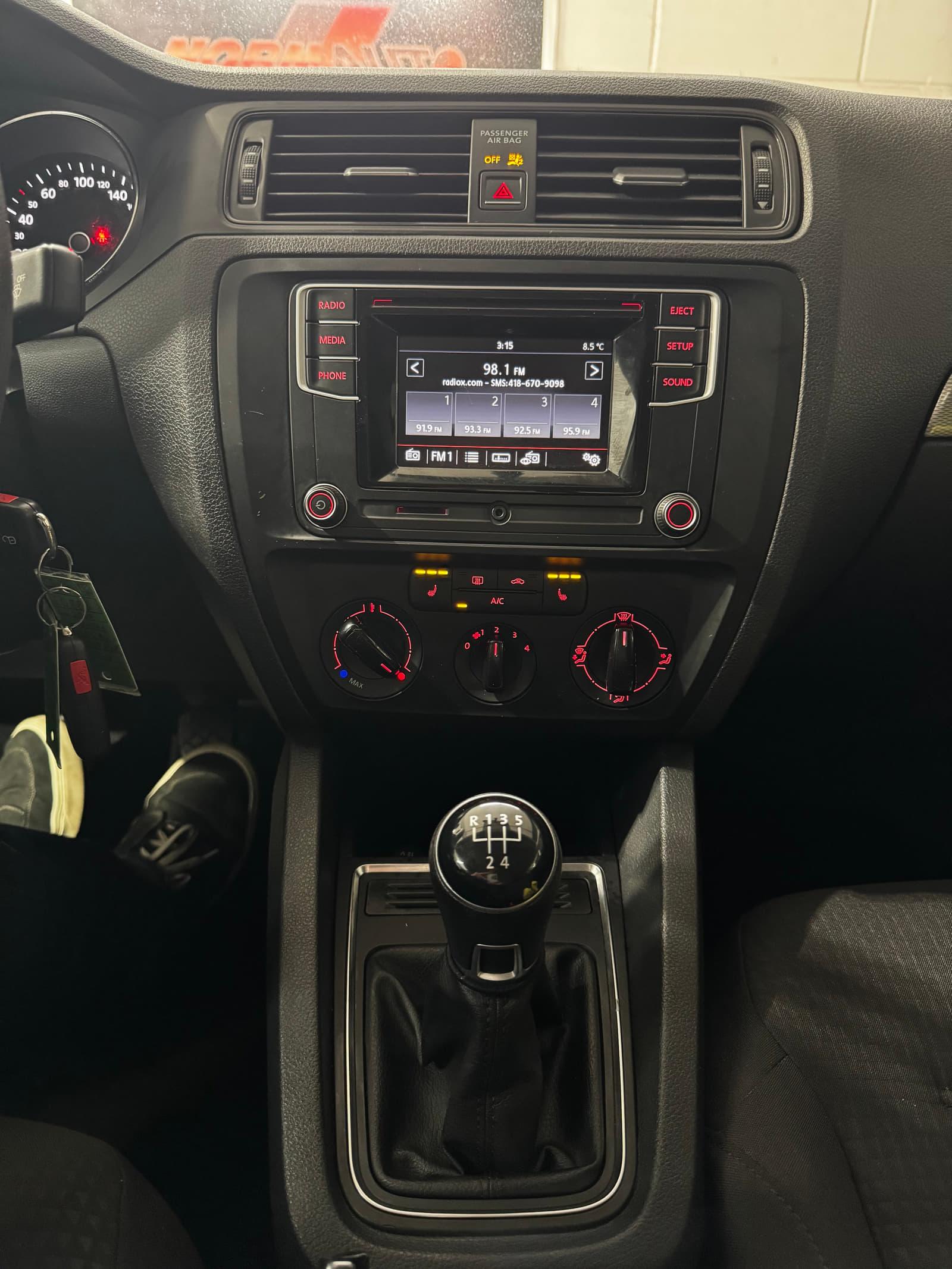 Volkswagen Jetta 2017 - Image 14