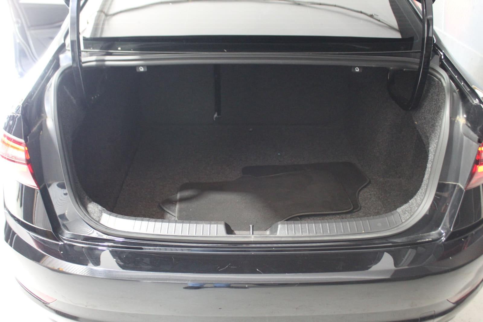 Volkswagen Jetta 2021 - Image 28