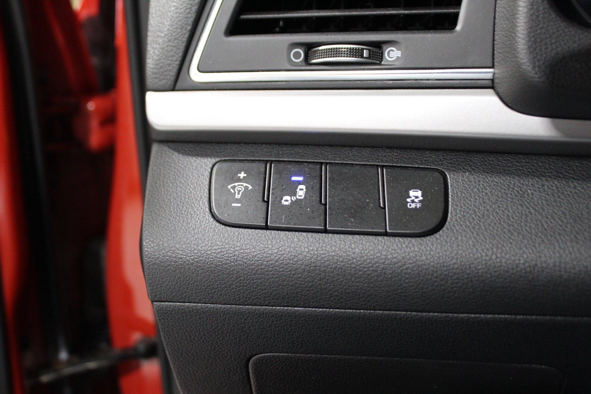 Hyundai Elantra 2018 - Image 12