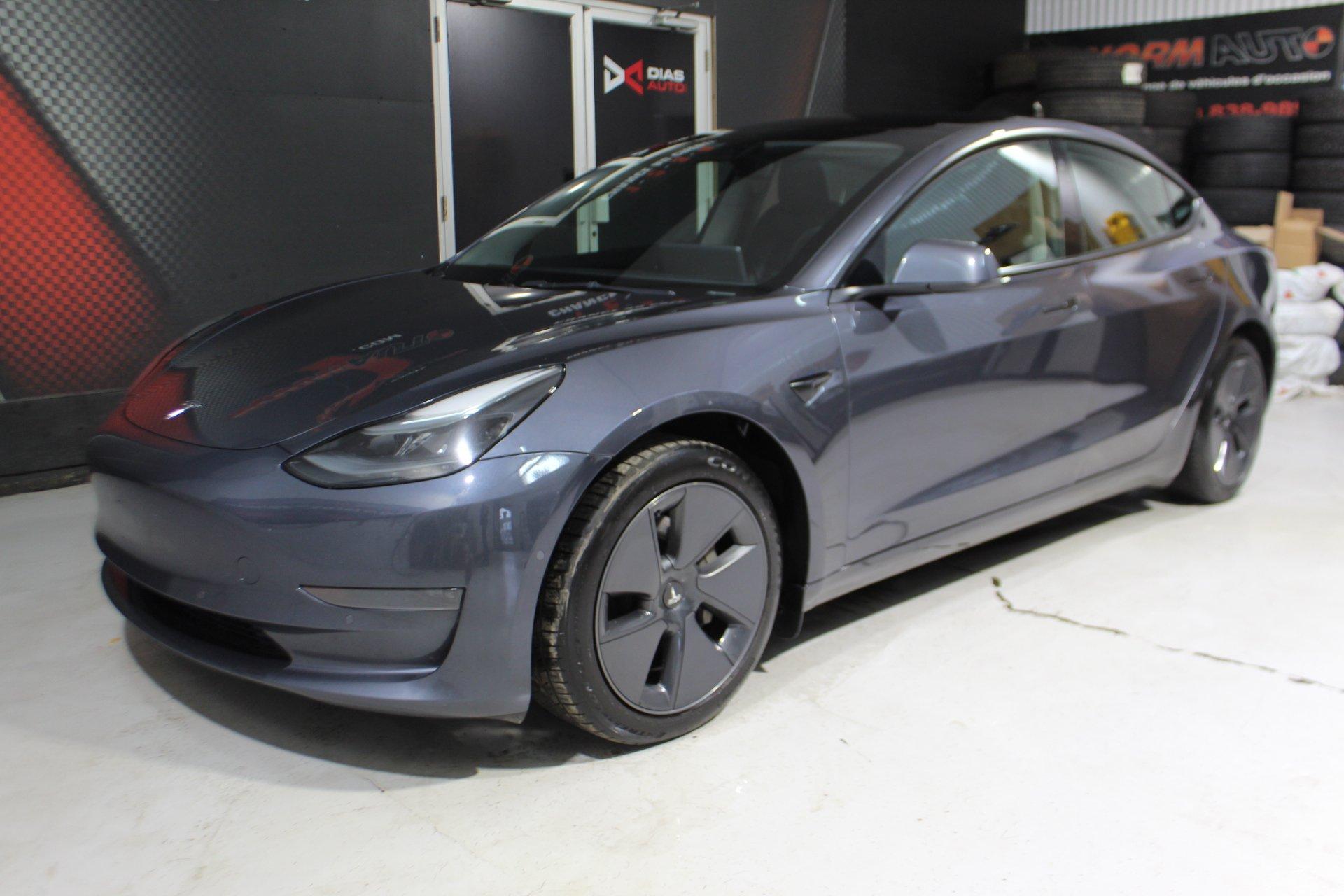 Tesla Model 3 2022 - Image 2
