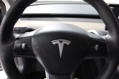 Tesla Model 3 2022 - Thumbnail 11