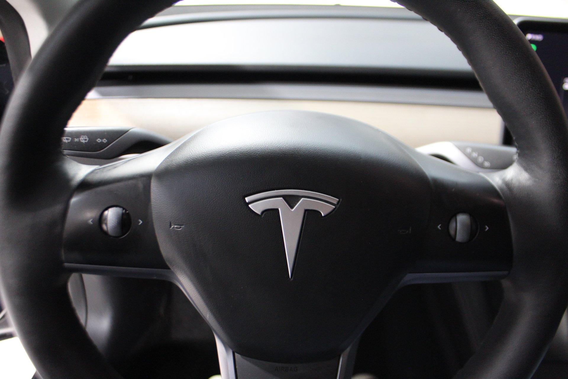 Tesla Model 3 2022 - Image 11